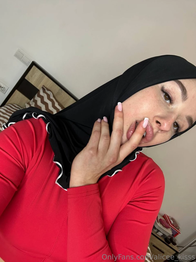 Feel the taste of my sweet lips 