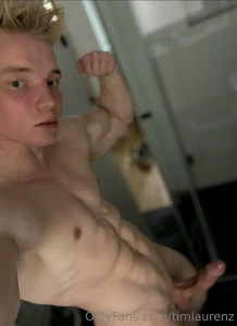 Just a little flex after the gym make sure to check out the cum videos part 1