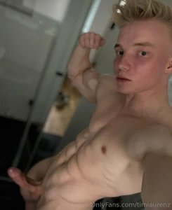 Just a little flex after the gym make sure to check out the cum videos