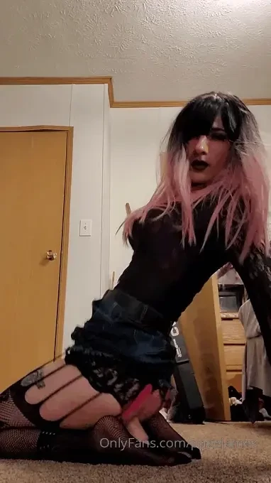 Last gifs of this set give me ideas for future outfits looks you want 