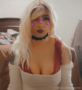 Its very hard for me to take any pics with my tongue inside my mouth part 2