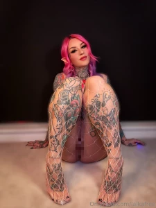 This little elf was so naughty if you wanna see this uncensored and
