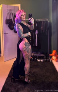 A moment for the dress part 1