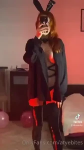 Am i looking good in this bandage