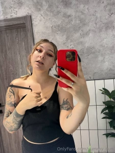 The photo in the mirror is a modern classic isn t it