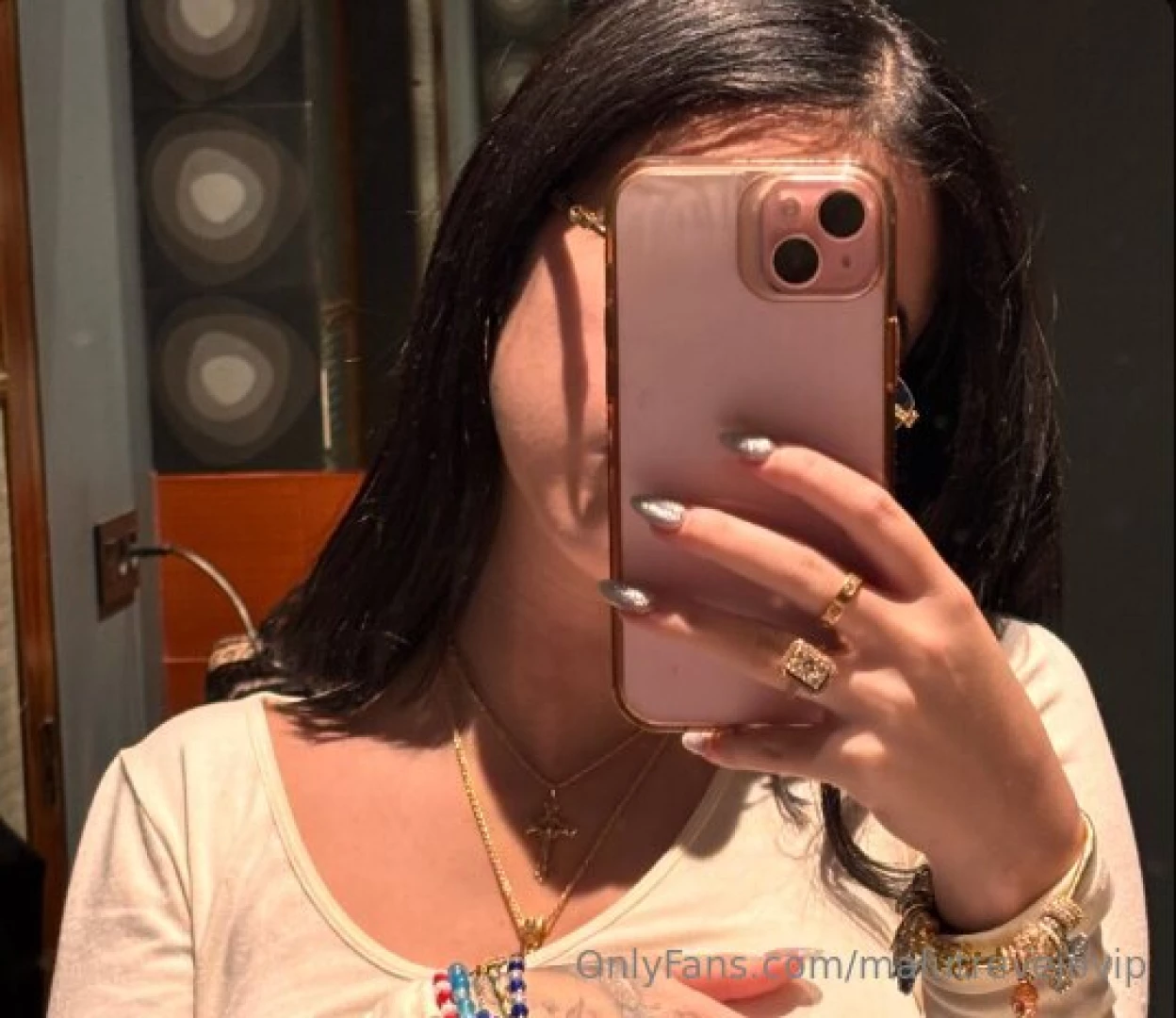 Lifted my shirt up in these pics tip just 20 if you can handle my 