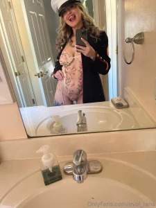 Happy humpday we humpin or naw refer a friend and the next fan f ck is