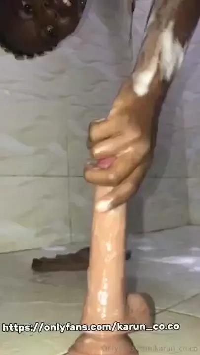 It s cold in the shower and am horny 
