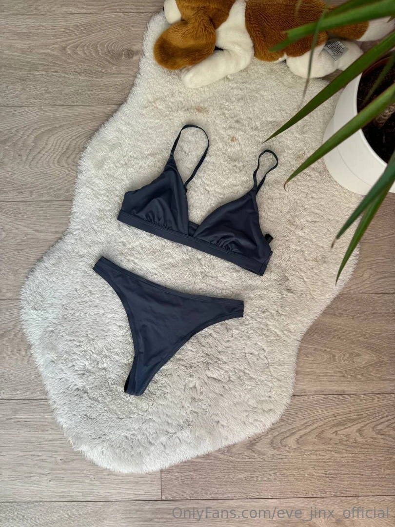 My day was pretty good i spent most of my time lazing around the house part 1 