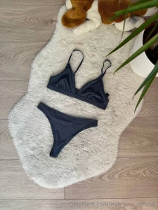 My day was pretty good i spent most of my time lazing around the house part 1