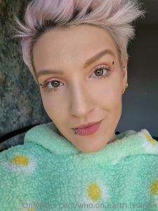 Caution extreme close up coming your way