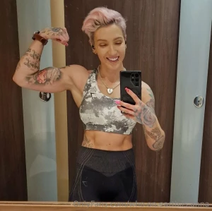 Hey hey hey angels don t mind me just being a happy little gym freak