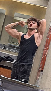 Flexing video muscles dm me