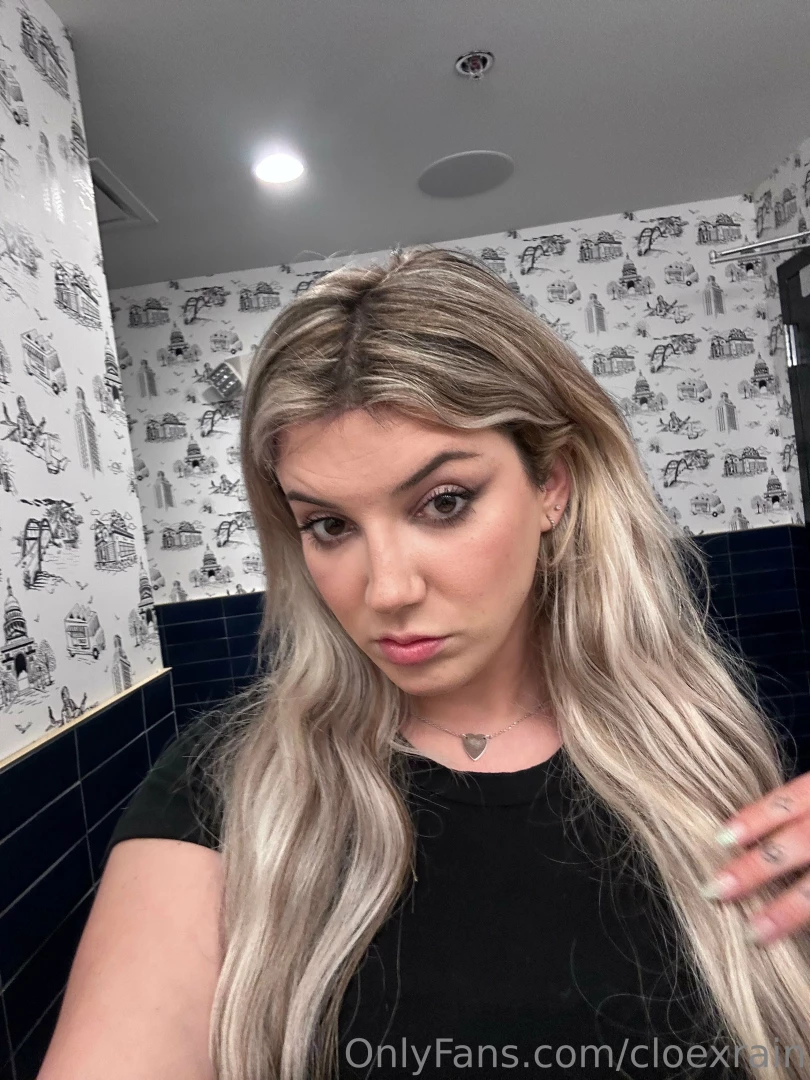 I prepared u a gift but u gotta go in your dms to get it 