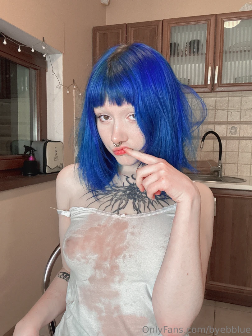 Opps i m so sloppy i accidentally spilled my juice on my shirt now we 