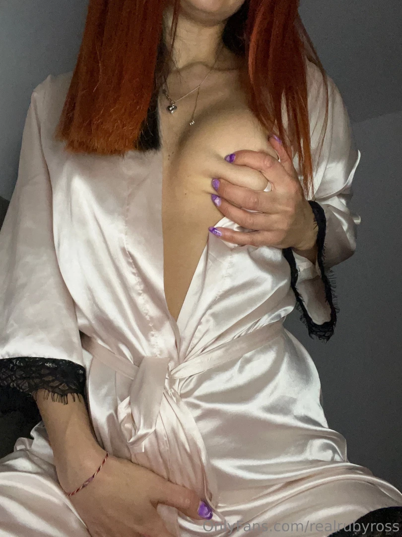 Let me slowly untie this robe and let you have what inside i know this 