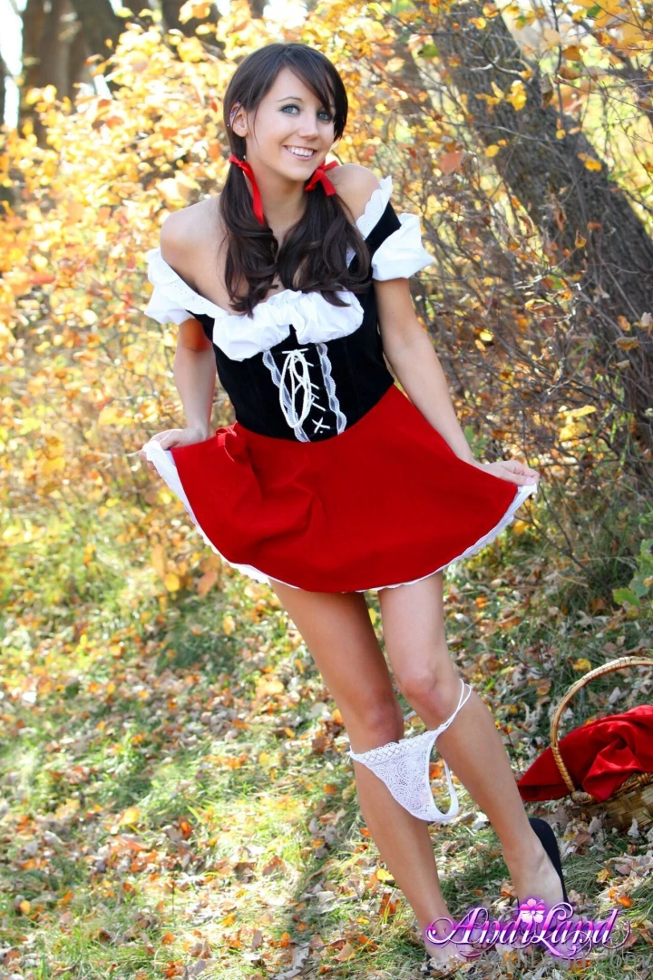 I thought we d have a picnic in the woods and my pussy is on the menu 