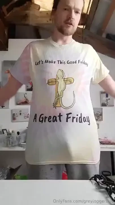 The shirt seems to hide the bulge 