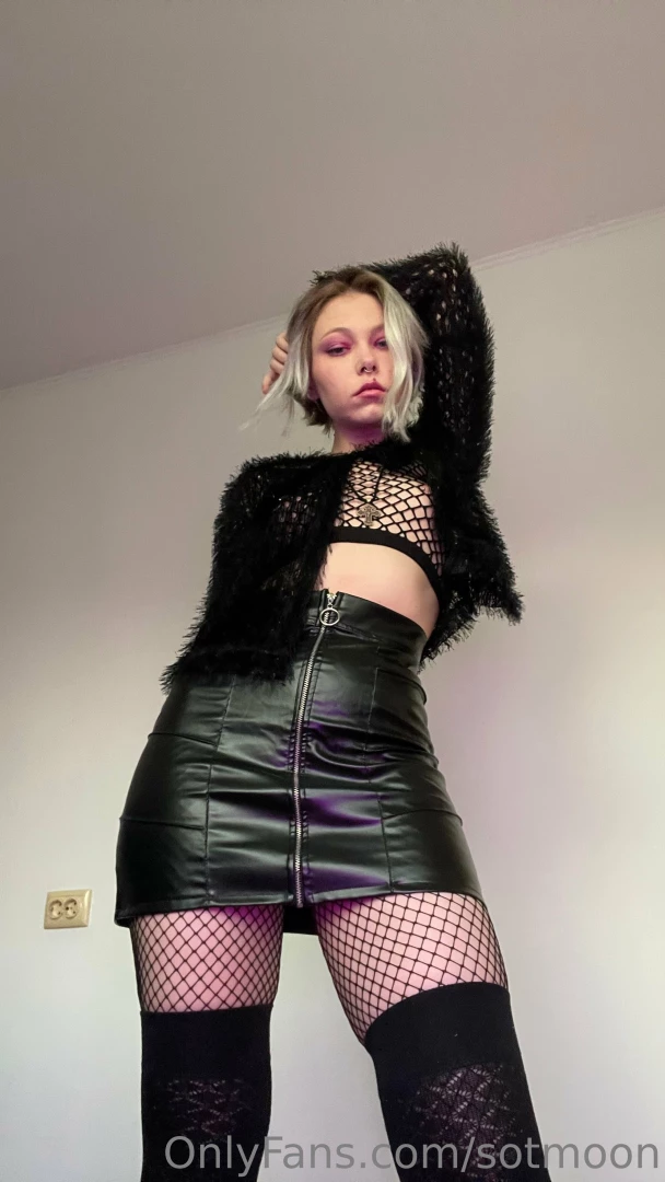 It seems to me that this style is suitable for rock concerts lol 