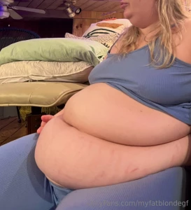 The gut untucked her side rolls are becoming their own entity i could