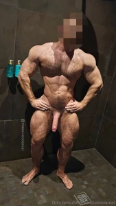 Rhys is at home and i can t reach my back anyone want to wash me down