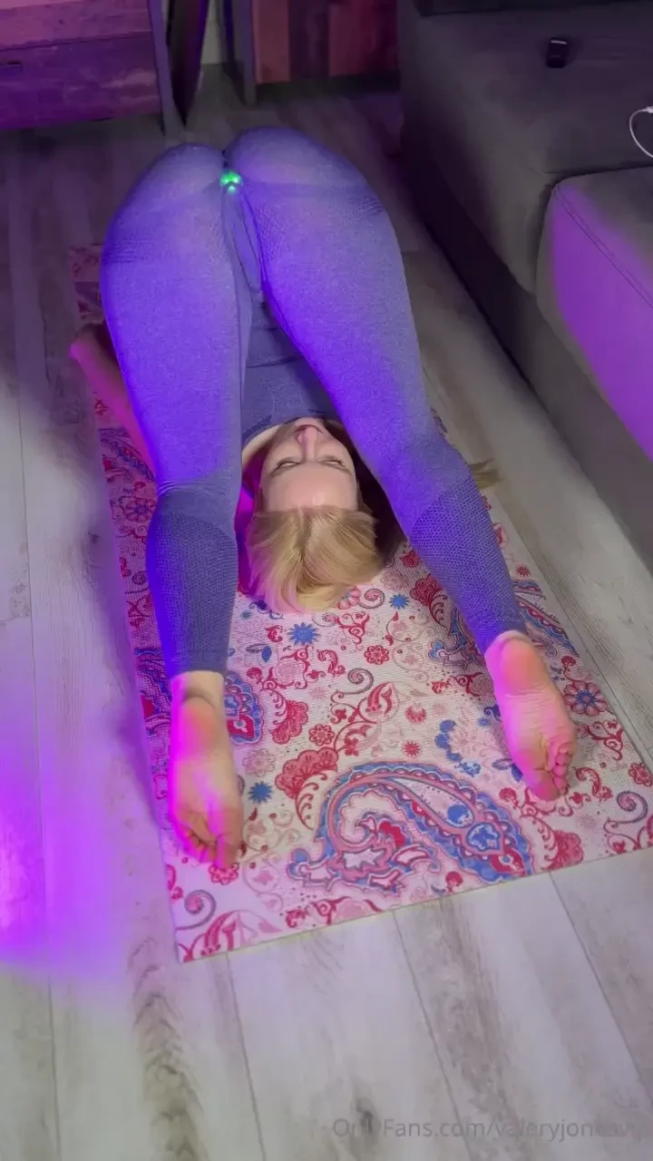 I m so flexible do you want to see what i can do 