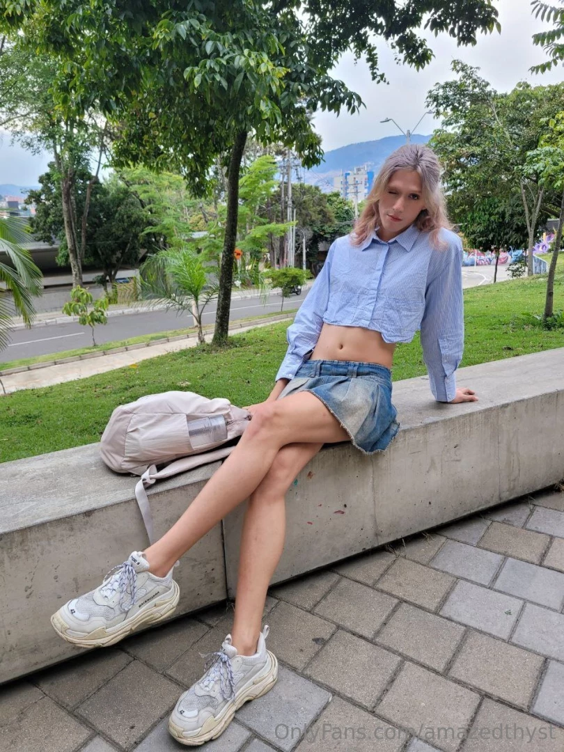 Rocking the street style in a flirty short skirt that s both sexy and part 1 