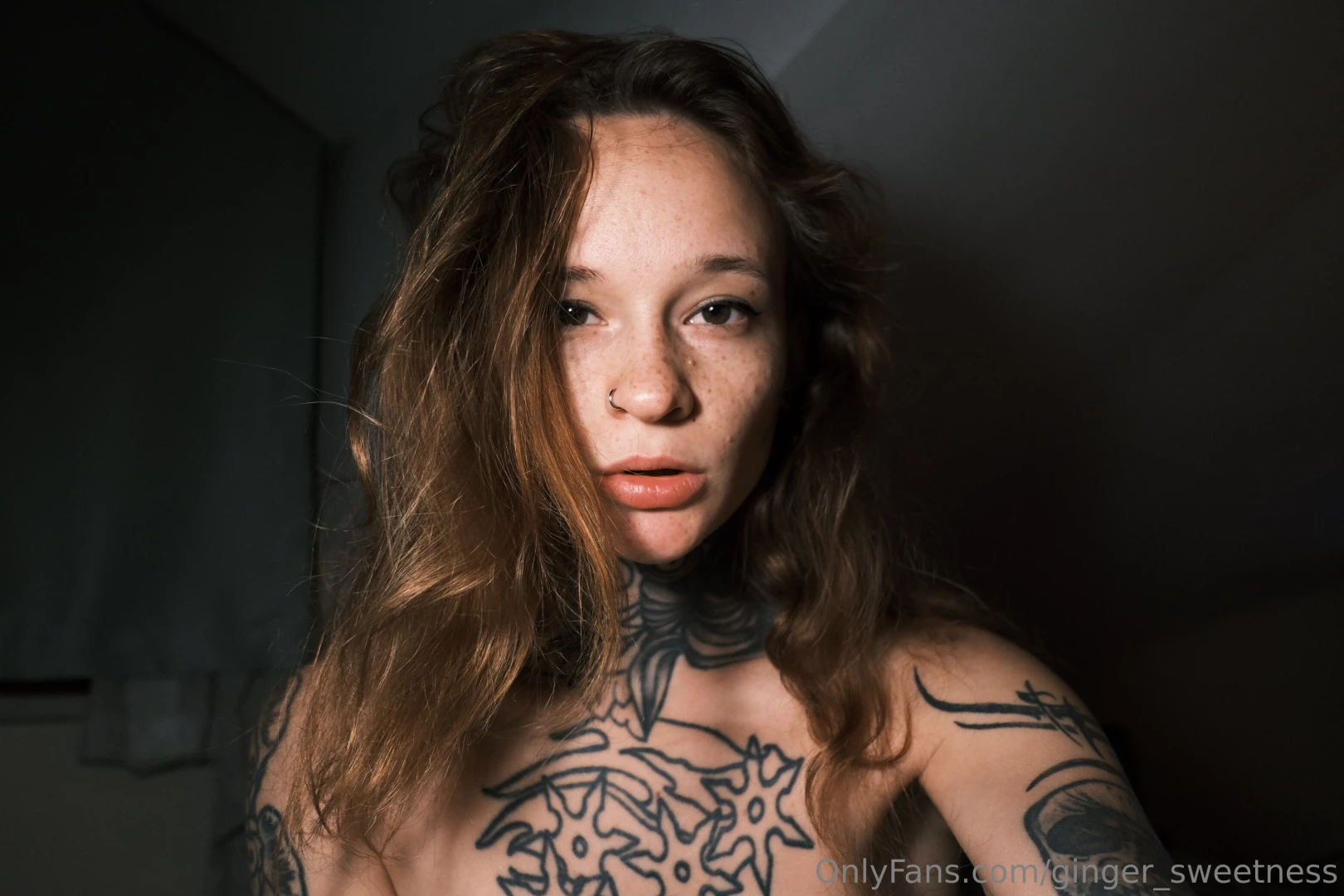 I don t know how to explain it but nighttime selfies always seem 