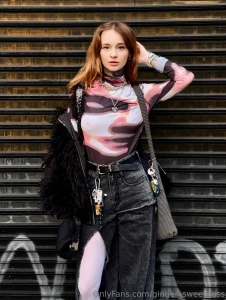 I m totally ready for fashion week rate my outfit from 1 to 10 have a