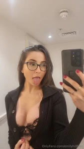 Its ny birthdayyy sub to my main page as a present to me emilyhill