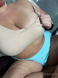 I loooove my new sports bra i need to buy every color they have