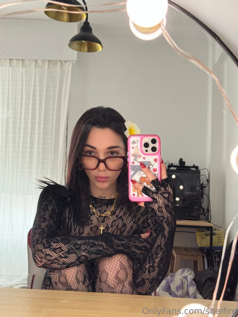 Quieres ver lo que escondo debajo 