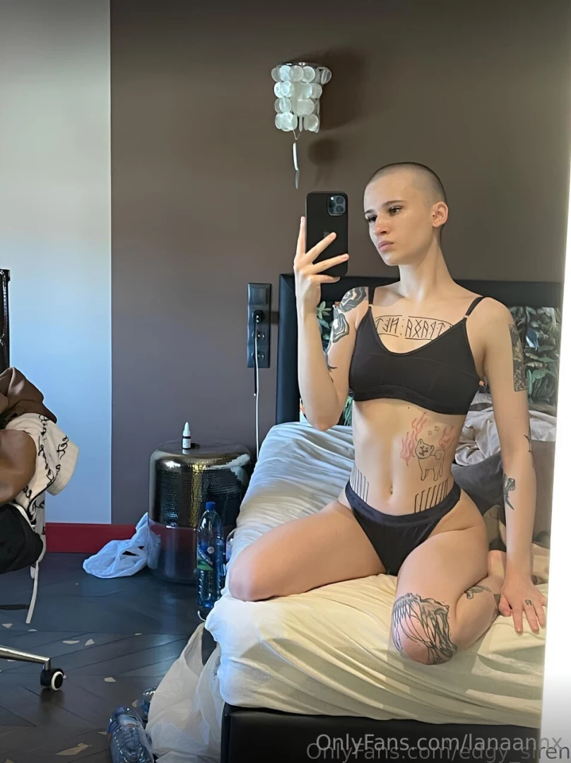Busty short hair koly_moly wants to share her nudes with you help this part 53 