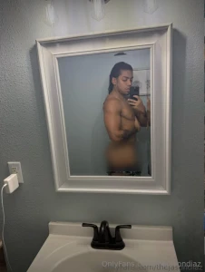 Taking it off in the dms for a few lucky fans message me if you want