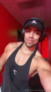 I like a good tease but i love when someone takes control dm me if you