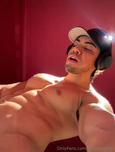 Got so horny at the gym i had to bust one