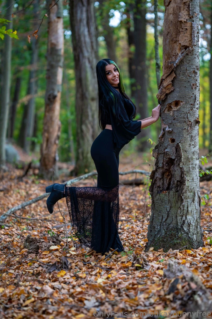 We re alone in the forest what do you wanna do while we re here 