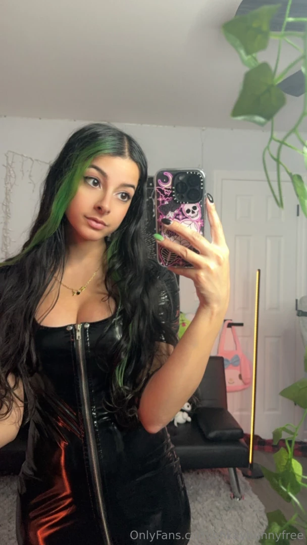 Dm me something that ll make me smile instantly 