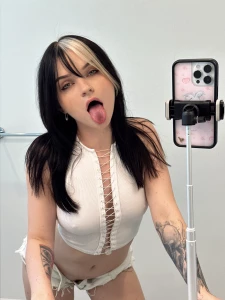 Its julllyyyy lt 3 kicking off the month by having fun in the mirror part 1