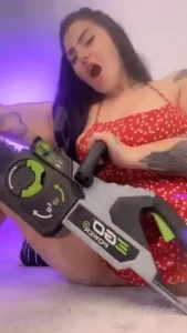 D ya like tools n big tits check this out thediirtygardener