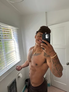 Happy friday y all ill be responding messages all night so hmu if you