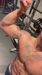 Been putting in work at the gym wanna see the results