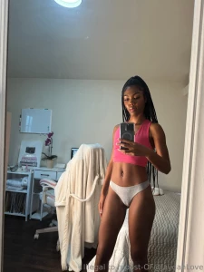 Zoom in so you can see my pussy print it s kinda phat so you might not