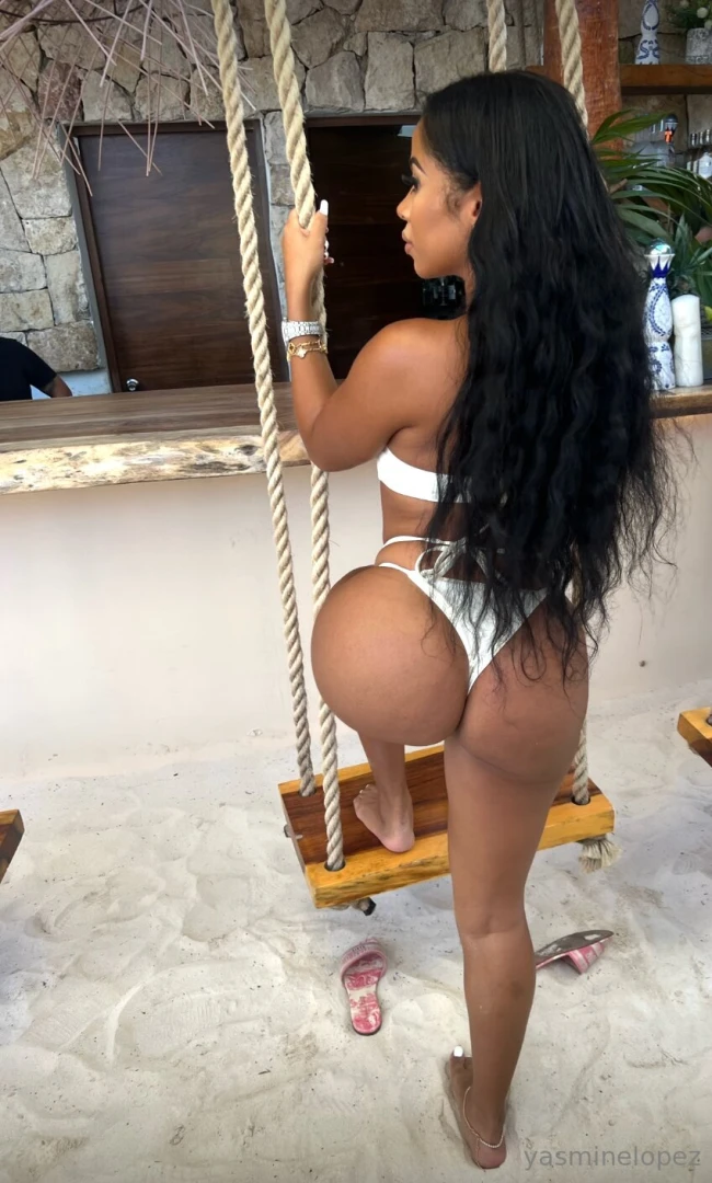 This cake doesn t come with a fork 