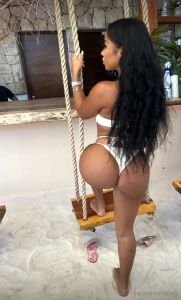 This cake doesn t come with a fork