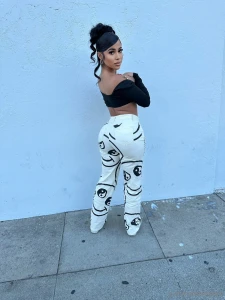 Kneel admire and don t speak