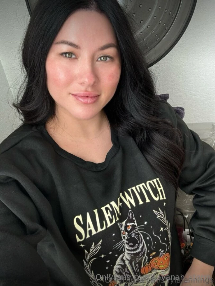 Shylajennings is just a small-town girl who loves reading smut part 2 
