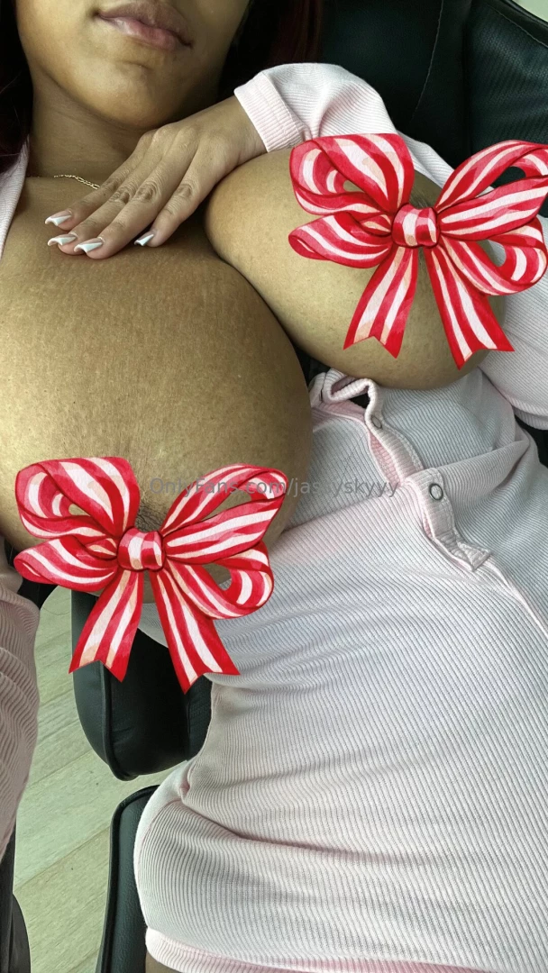It s almost christmas and i cant waitttt i ll be hosting a christmas 