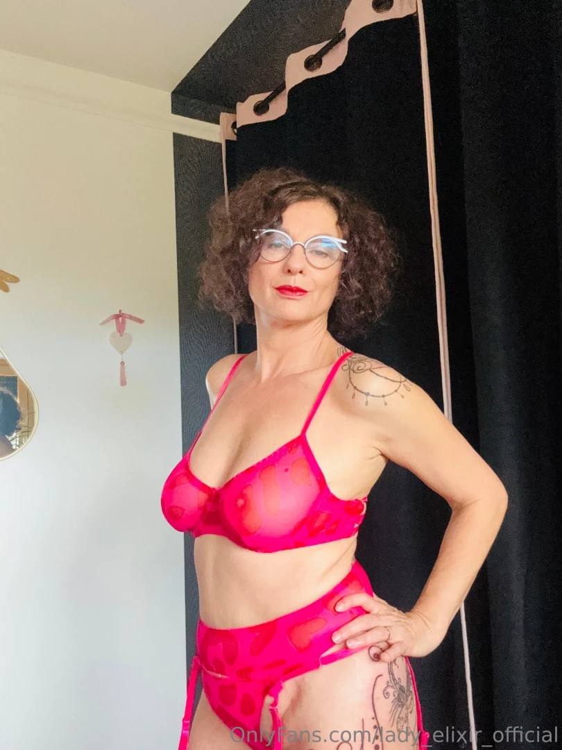 Regardes l effet que tu me fais tu me les fait durcir look at the 