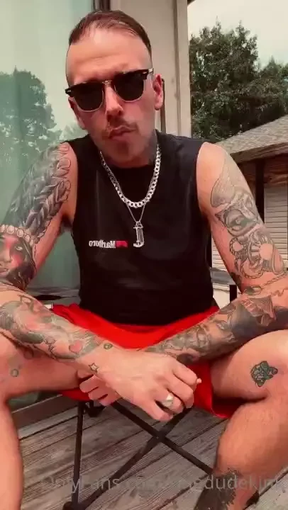 Limp cock smokes 